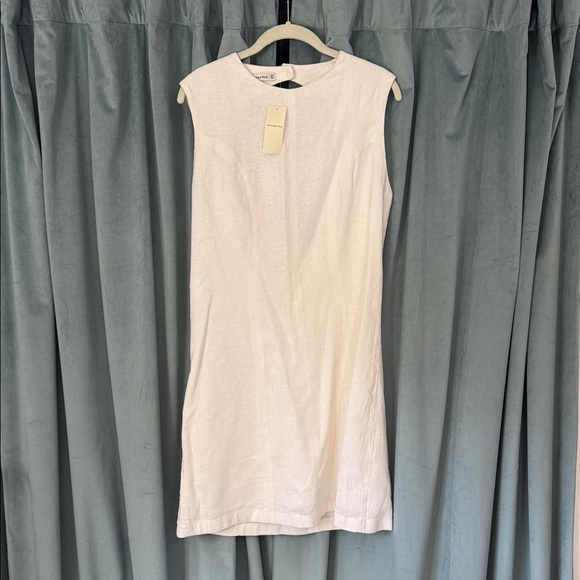 NWT GORGEOUS White Linen Open Back Dress - Picture 3 of 5